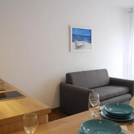 Veell - Tylko 4 Minuty Od Pieknej Szerokiej Plazy